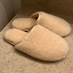 Secret Treasures Cream Fuzzy Slippers